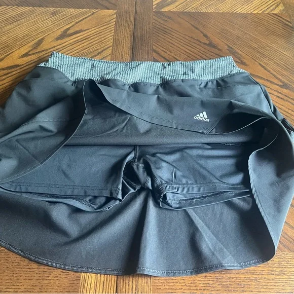 Adidas Black and Blue Mini Golf/Tennis Skirt Set - Picture 4 of 9
